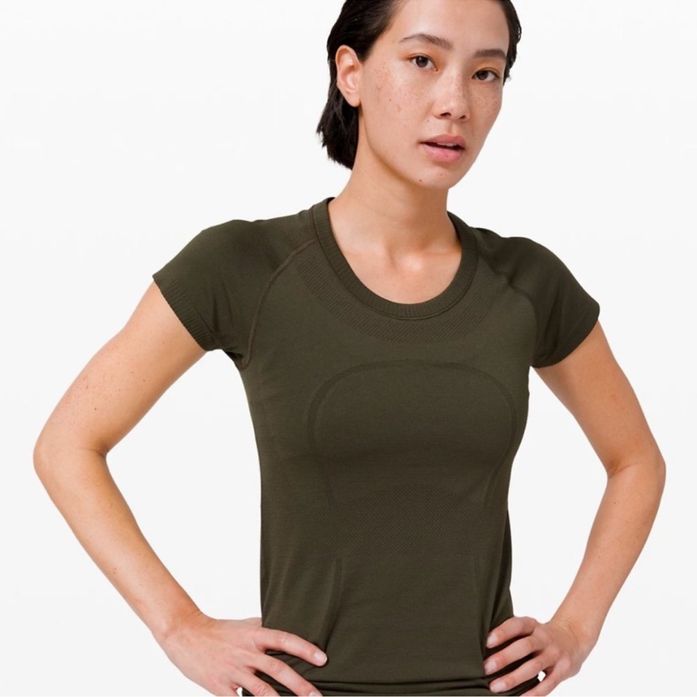 Lululemon Swiftly Tech Short Sleeve Crew
Dark Olive / Dark Olive Size 12